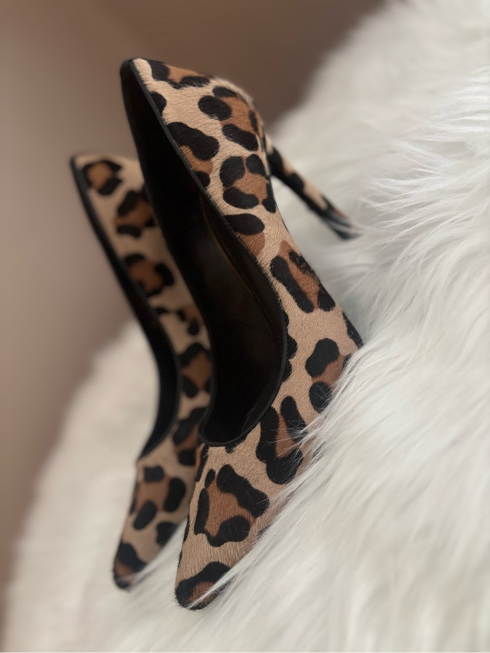 Stuart Weitzman Pony Hair Leopard Print Pointed Toe Pumps  Size 9 (39.5)